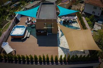 Фото номера Апартаменты Делюкс Апарт-отели The Golfer Apartment - Jacuzzi &amp; Panoramic View г. Клуж-Напока 12