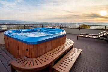 Фото номера Апартаменты Делюкс Апарт-отели The Golfer Apartment - Jacuzzi &amp; Panoramic View г. Клуж-Напока 19