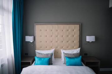Фото номера Номер с кроватью размера «queen-size» Отель Norm Hill Hotel г. Клуж-Напока 4