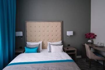 Фото номера Номер с кроватью размера «queen-size» Отель Norm Hill Hotel г. Клуж-Напока 14