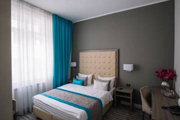 Фото номера Номер с кроватью размера «queen-size» Отель Norm Hill Hotel г. Клуж-Напока 17