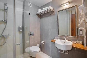 Фото номера Двухместный номер эконом-класса с 1 кроватью Отель Hotel Meridian г. Клуж-Напока 6