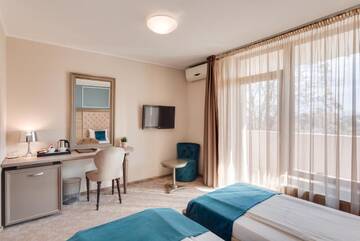 Фото номера Стандартный двухместный номер с 2 отдельными кроватями Отель Hotel Meridian г. Клуж-Напока 5