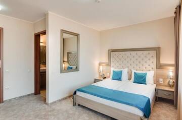 Фото номера Стандартный двухместный номер с 1 кроватью Отель Hotel Meridian г. Клуж-Напока 4