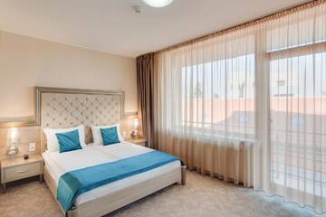 Фото номера Стандартный двухместный номер с 1 кроватью Отель Hotel Meridian г. Клуж-Напока 2
