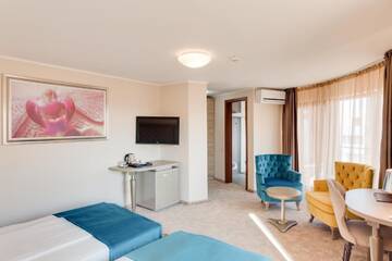 Фото номера Улучшенный двухместный номер с 2 отдельными кроватями Отель Hotel Meridian г. Клуж-Напока 2