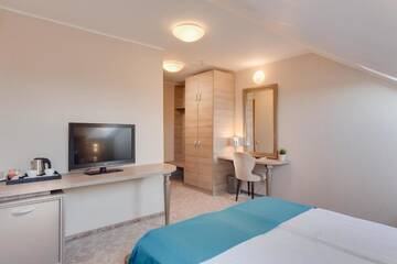 Фото номера Двухместный номер с 1 кроватью в мансарде Отель Hotel Meridian г. Клуж-Напока 3