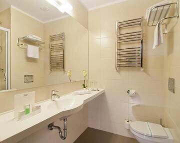 Фото номера Номер с 2 односпальными кроватями Отель Ramada Hotel Cluj г. Клуж-Напока 2