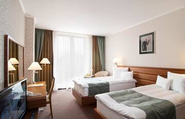 Фото номера Номер с 2 односпальными кроватями Отель Ramada Hotel Cluj г. Клуж-Напока 4