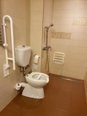 Фото номера Twin Room - Mobility Access/Non-Smoking Отель Ramada Hotel Cluj г. Клуж-Напока 4