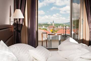 Фото номера 1 King 1 Sofa Bed Belle View Suite Отель Ramada Hotel Cluj г. Клуж-Напока 2