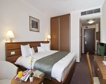 Фото номера Номер с 1 кроватью размера «king-size» Отель Ramada Hotel Cluj г. Клуж-Напока 4