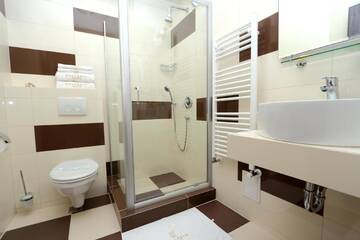 Фото номера Двухместный номер с 1 кроватью или 2 отдельными кроватями Гостевой дом Pensiunea Bellagio г. Клуж-Напока 4