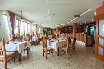 Фото Гостевой дом Bonanza Pensiune &amp; Restaurant г. Клуж-Напока 2