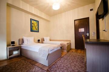 Фото номера Двухместный номер-студио с 2 отдельными кроватями Апарт-отели Apart Hotel Bonjour Cluj г. Клуж-Напока 30