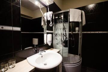 Фото номера Двухместный номер-студио с 2 отдельными кроватями Апарт-отели Apart Hotel Bonjour Cluj г. Клуж-Напока 35