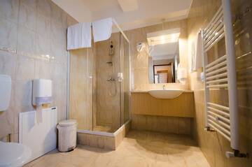 Фото номера Двухместный номер-студио с 2 отдельными кроватями Апарт-отели Apart Hotel Bonjour Cluj г. Клуж-Напока 10