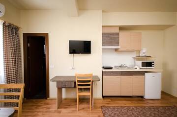 Фото номера Двухместный номер-студио с 2 отдельными кроватями Апарт-отели Apart Hotel Bonjour Cluj г. Клуж-Напока 4