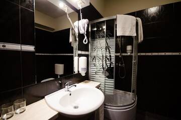 Фото номера Двухместный номер-студио с 2 отдельными кроватями Апарт-отели Apart Hotel Bonjour Cluj г. Клуж-Напока 21