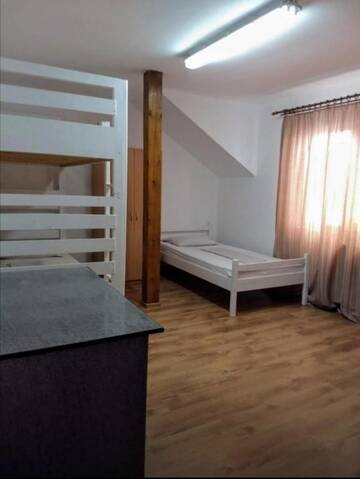 Фото номера Трехместный номер Хостелы Sport Hostel Cluj г. Клуж-Напока 11