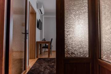 Фото номера Двухместный номер с 1 кроватью и собственной ванной комнатой Апарт-отели Elis Residence г. Клуж-Напока 12