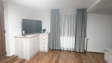 Фото номера Номер с кроватью размера «king-size» Гостевой дом BBS Residence г. Клуж-Напока 7