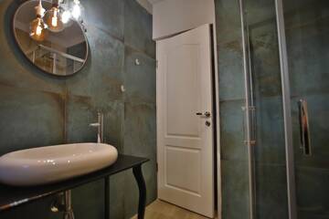 Фото номера Улучшенный двухместный номер с 1 кроватью Отель Vila Vidalis г. Клуж-Напока 4