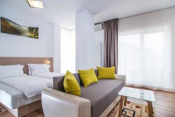 Фото номера Улучшенный трехместный номер Апарт-отели Residence Il Lago г. Клуж-Напока 4