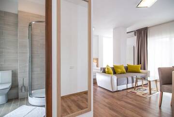 Фото номера Улучшенный трехместный номер Апарт-отели Residence Il Lago г. Клуж-Напока 6
