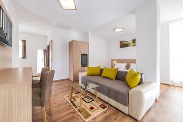 Фото номера Улучшенный трехместный номер Апарт-отели Residence Il Lago г. Клуж-Напока 2