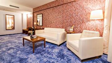 Фото номера Суперлюкс с видом на город Отель Hotel Briliant г. Клуж-Напока 3