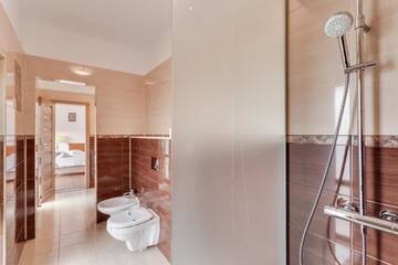 Фото номера Улучшенная вилла Виллы The K Guest House г. Клуж-Напока 55