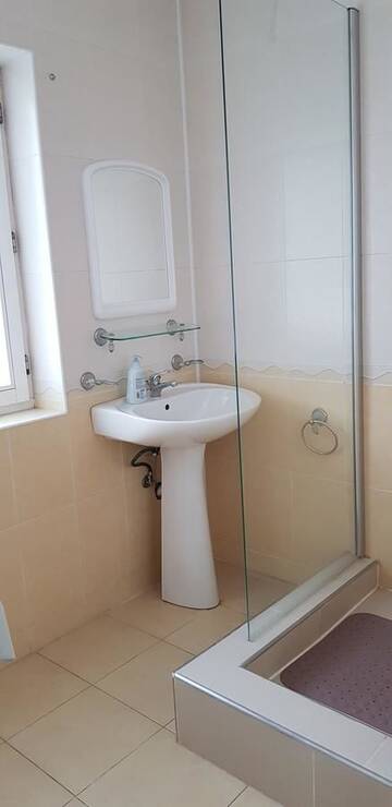 Фото номера Одноместный номер с общей ванной комнатой Гостевой дом BigCitty Rooms and Apartments г. Клуж-Напока 3