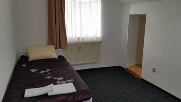 Фото номера Одноместный номер с общей ванной комнатой Гостевой дом BigCitty Rooms and Apartments г. Клуж-Напока 5