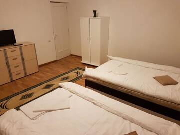Фото номера Двухместный номер с 2 отдельными кроватями и общей ванной комнатой Гостевой дом BigCitty Rooms and Apartments г. Клуж-Напока 6