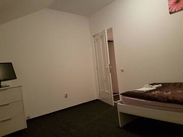 Фото номера Одноместный номер с общей ванной комнатой Гостевой дом BigCitty Rooms and Apartments г. Клуж-Напока 2