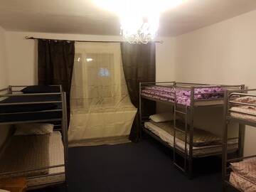 Фото номера Кровать в общем 6-местном номере для мужчин и женщин Хостелы Enjoy Hostel г. Клуж-Напока 2