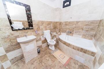 Фото номера Номер Делюкс с диваном Гостевой дом Nelana Guest House г. Клуж-Напока 3