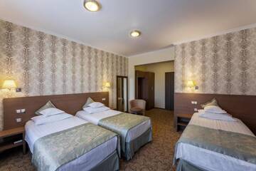 Фото номера Трехместный номер Отель Hotel Stil г. Клуж-Напока 2