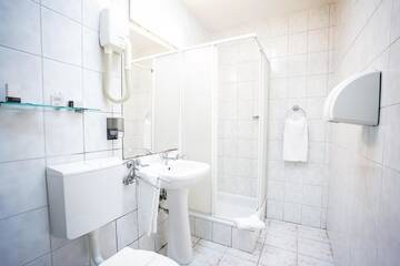 Фото номера Стандартный двухместный номер с 1 кроватью Отель Hotel Agape г. Клуж-Напока 12