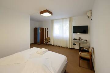 Фото номера Double or Twin Room - 3* Гостевой дом Vila Rosa г. Клуж-Напока 9