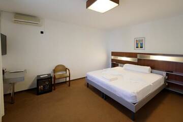 Фото номера Double or Twin Room - 3* Гостевой дом Vila Rosa г. Клуж-Напока 22