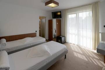 Фото номера Double or Twin Room - 3* Гостевой дом Vila Rosa г. Клуж-Напока 7
