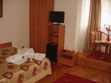 Фото номера Стандартный двухместный номер с 1 кроватью Отель Villa-Hotel Escala г. Клуж-Напока 11