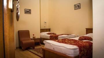 Фото номера Бюджетный двухместный номер с 2 отдельными кроватями Отель Hotel Transilvania г. Клуж-Напока 9