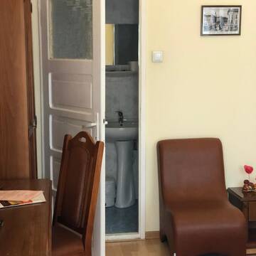Фото номера Бюджетный двухместный номер с 2 отдельными кроватями Отель Hotel Transilvania г. Клуж-Напока 10