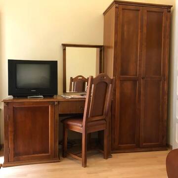 Фото номера Бюджетный двухместный номер с 2 отдельными кроватями Отель Hotel Transilvania г. Клуж-Напока 17