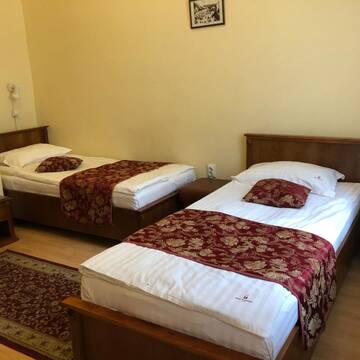 Фото номера Бюджетный двухместный номер с 2 отдельными кроватями Отель Hotel Transilvania г. Клуж-Напока 15