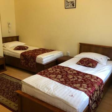 Фото номера Бюджетный двухместный номер с 2 отдельными кроватями Отель Hotel Transilvania г. Клуж-Напока 12