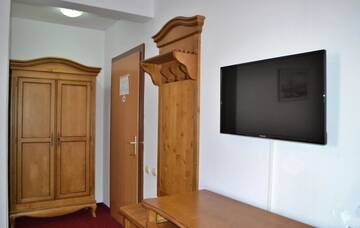 Фото номера Двухместный номер с 2 отдельными кроватями Отель Hotel Meteor Cluj г. Клуж-Напока 16
